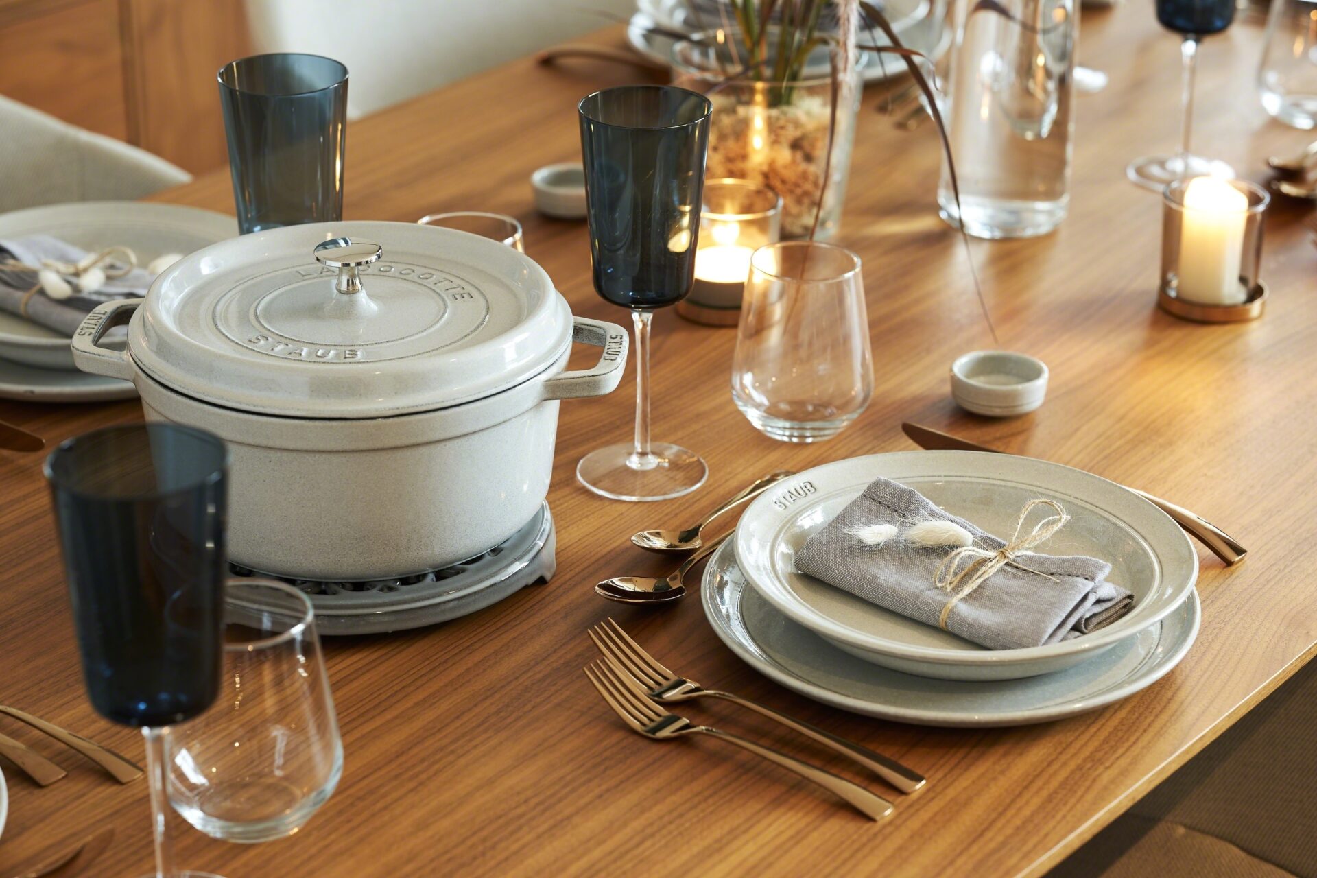 Staub Каструля / жаровня 28 см з кришкою біла La Mer | https://grandposuda.com.ua