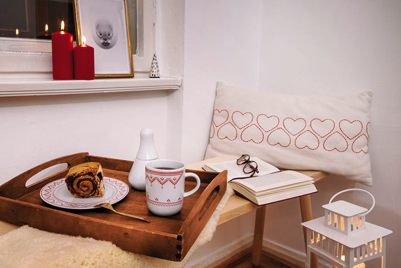 Kahla Тарілка для сніданку 21 см, червона Cross Stitch | https://grandposuda.com.ua