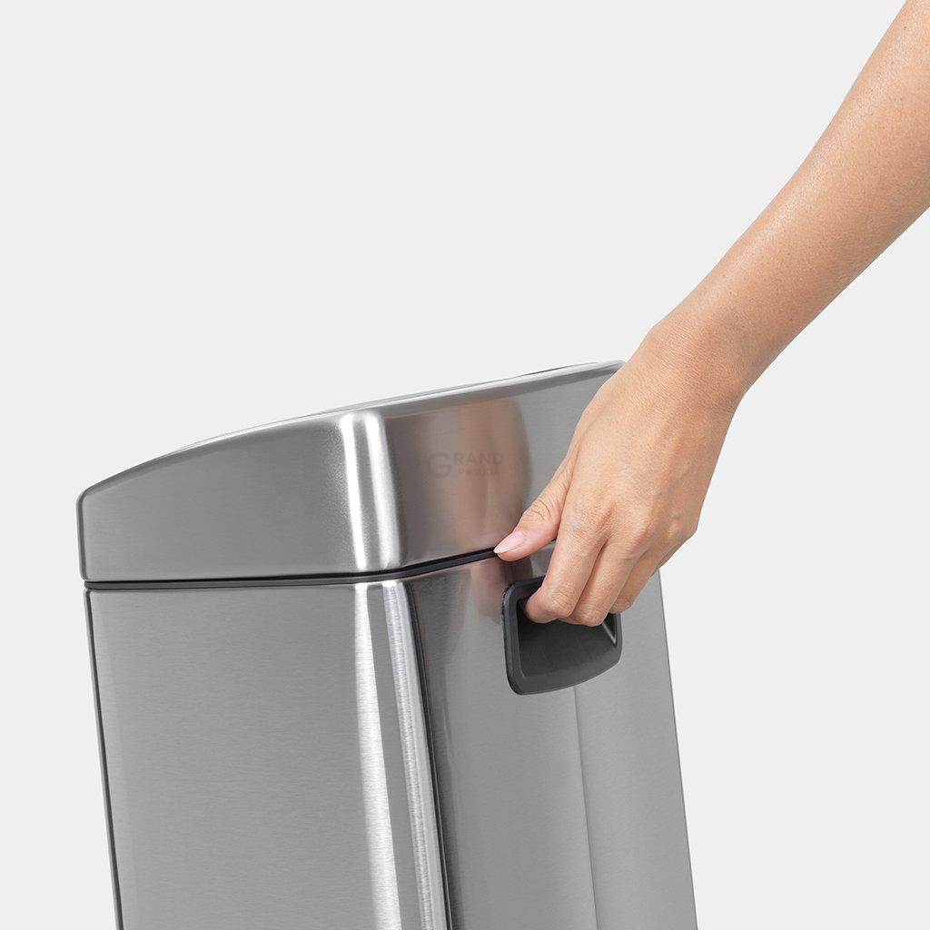 Brabantia Прямокутний сміттєвий бак 10 л матовий сталевий з захистом від відбитків пальців Touch Bin | https://grandposuda.com.ua