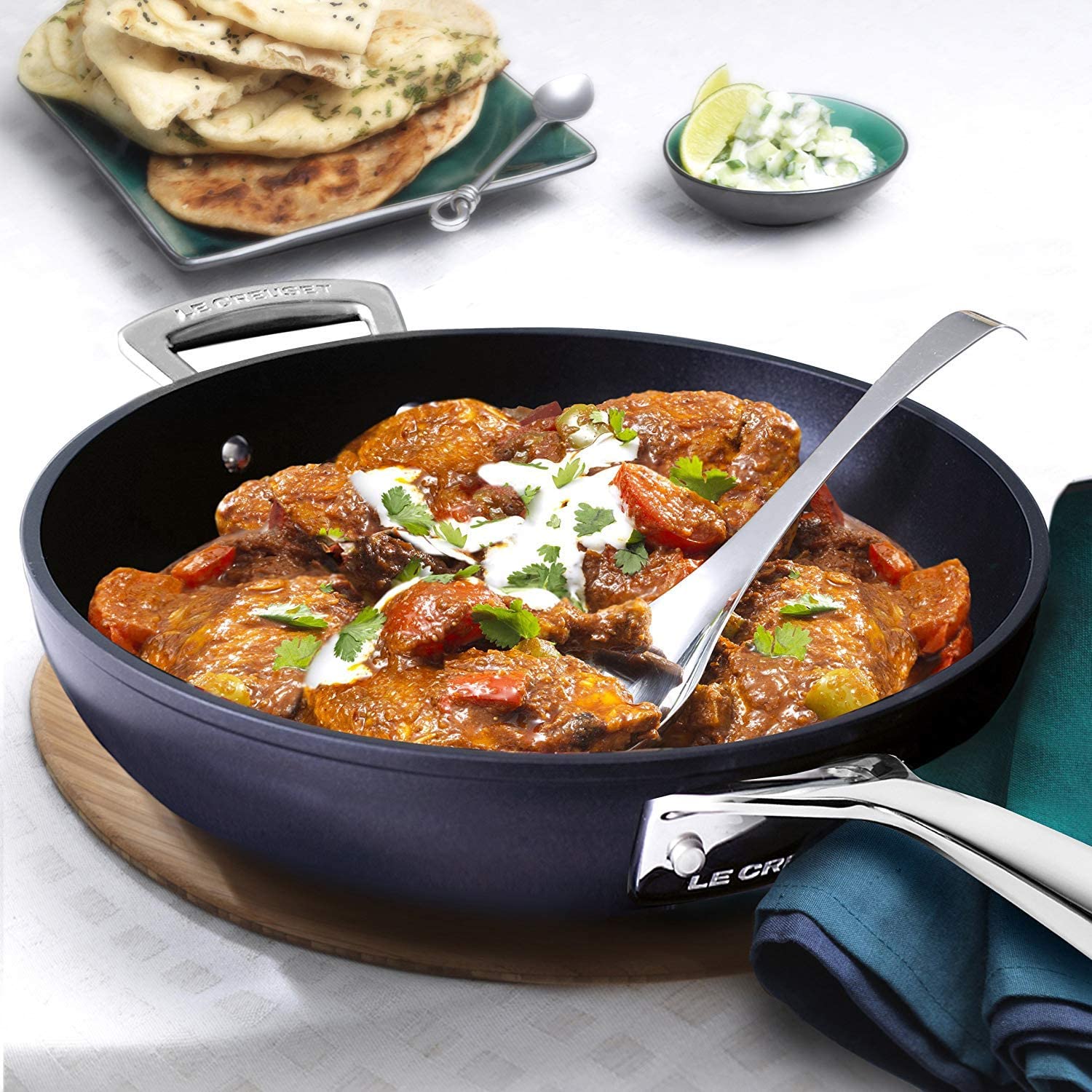 Le Creuset Сковорода со вспомогательной ручкой глубокая 29,1 см черная | https://grandposuda.com.ua