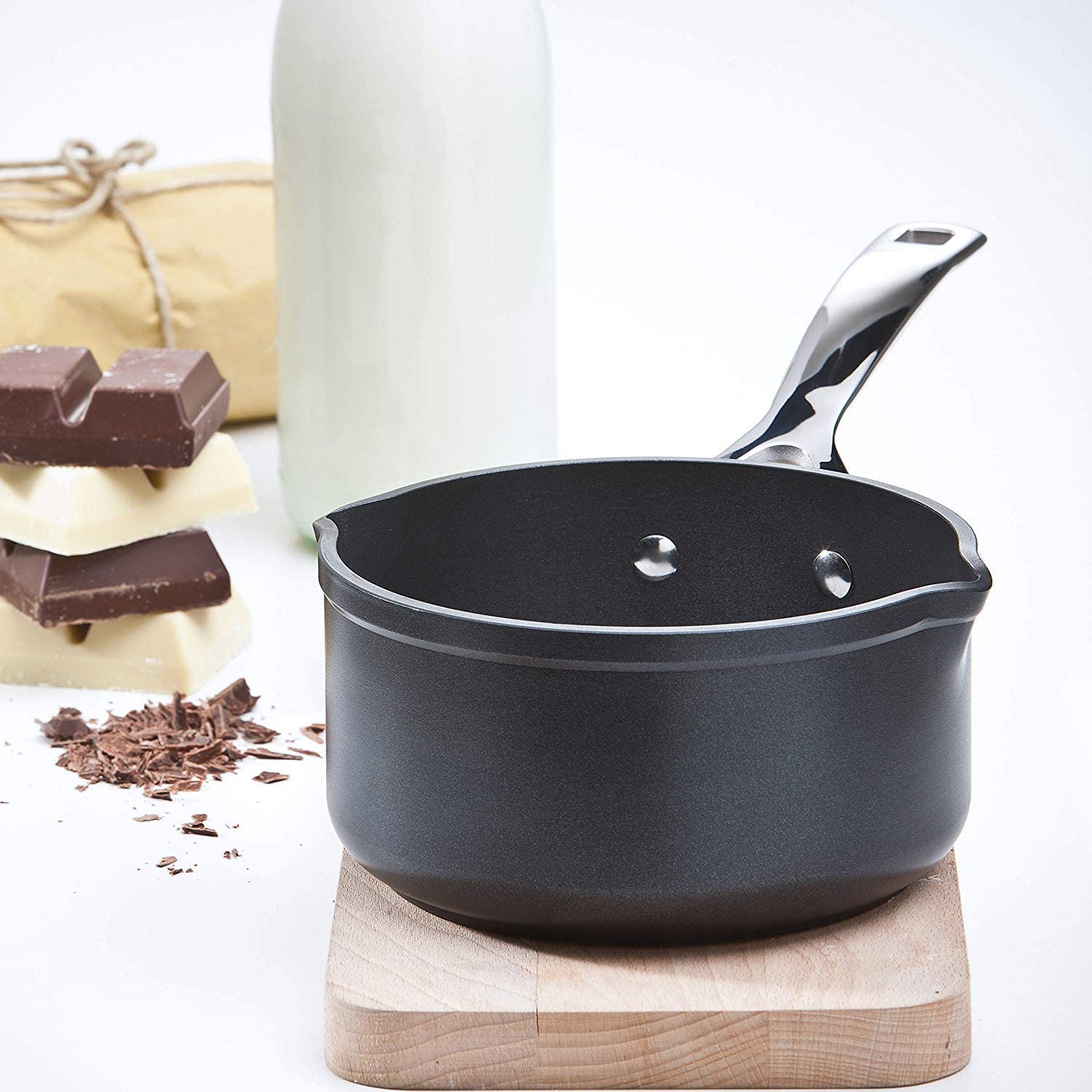 Le Creuset Сотейник для молока 16 см Black | https://grandposuda.com.ua