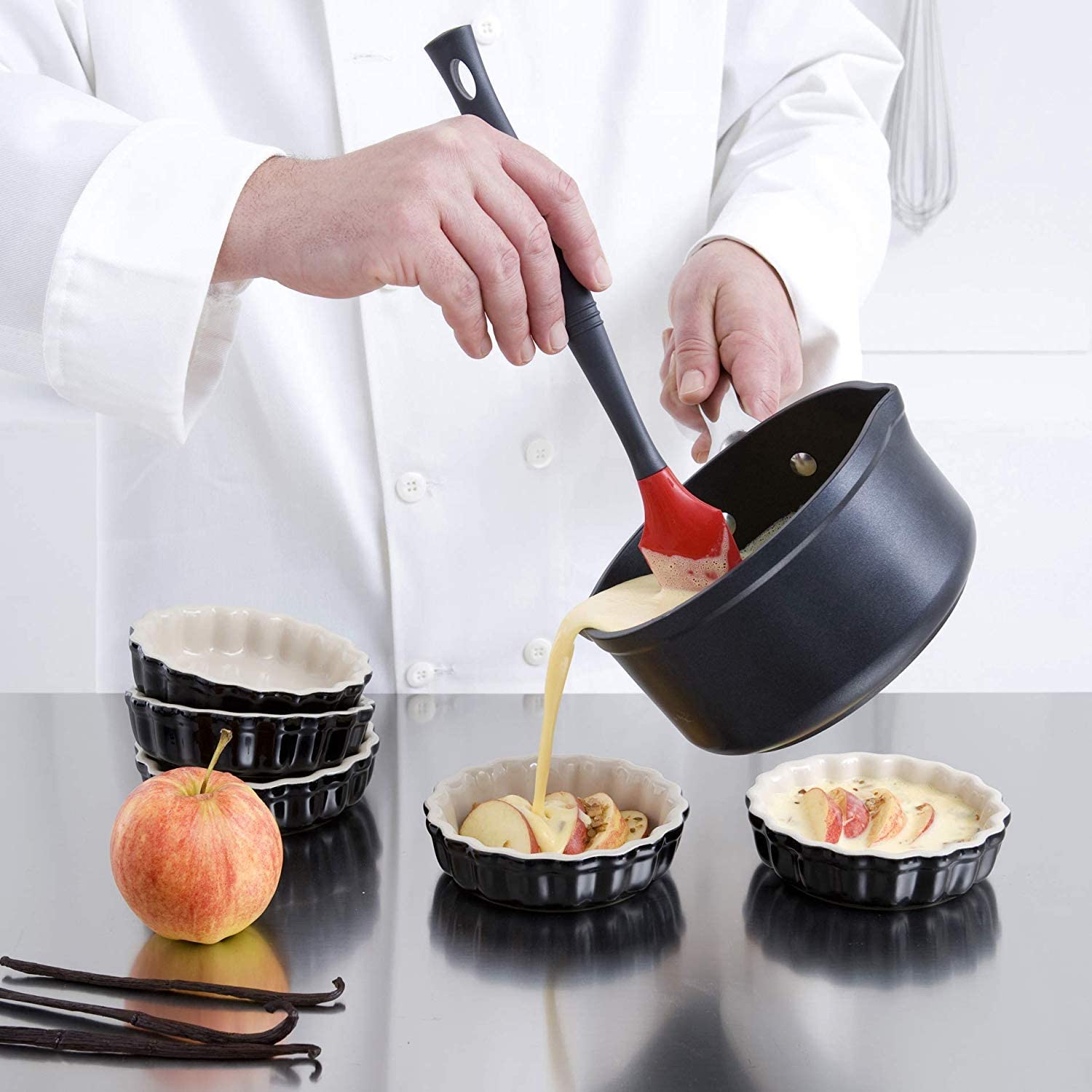 Le Creuset Сотейник для молока 16 см Black | https://grandposuda.com.ua