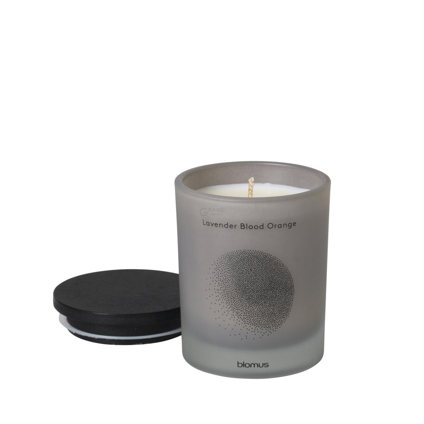 Blomus Свеча ароматическая 7 х 8 см Lavender Blood Orange Flavo | https://grandposuda.com.ua
