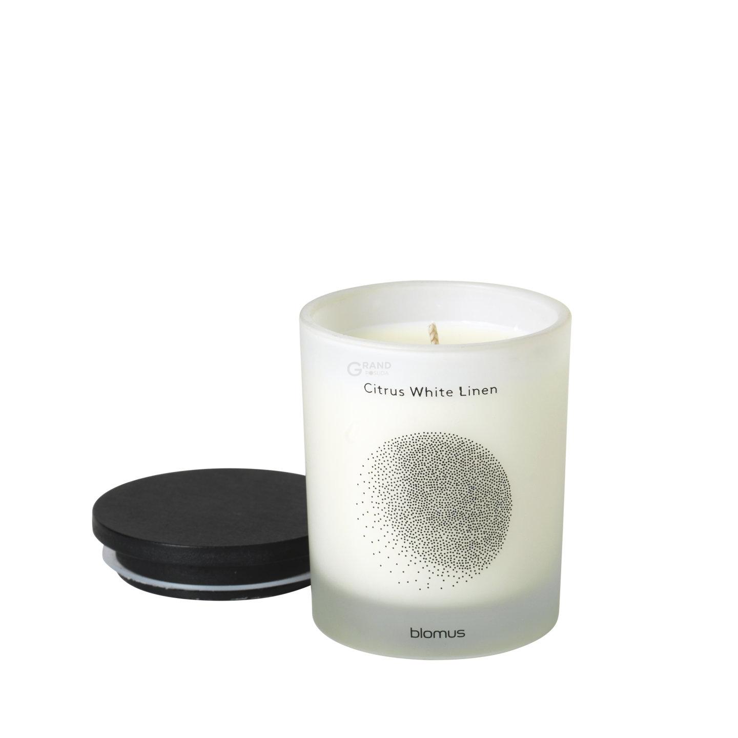 Blomus Свеча ароматическая 7 х 8 см Citrus White Linen Flavo | https://grandposuda.com.ua