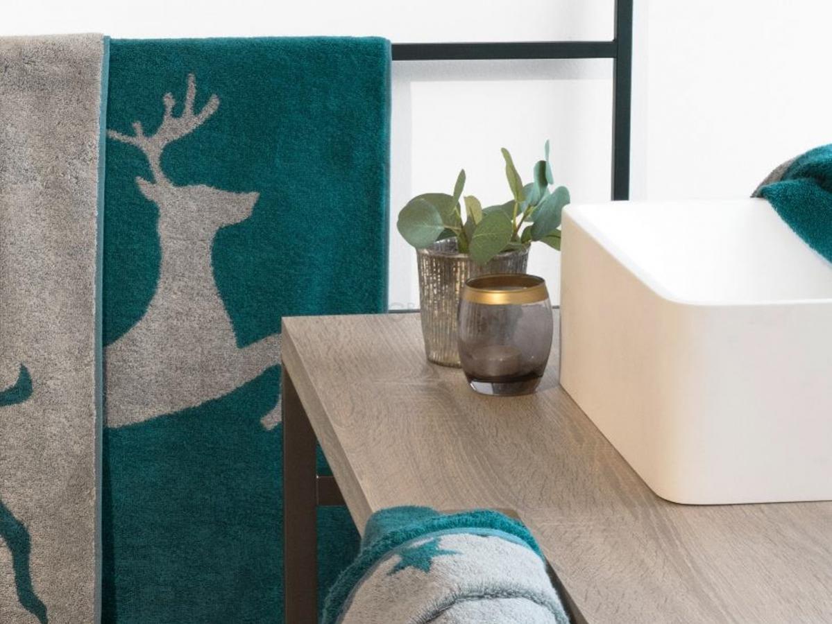 Рушник гостьовий 30 х 50 см Smaragd Deer Christmas Edition Cawo | https://grandposuda.com.ua