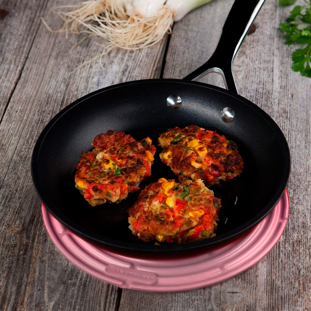 Le Creuset Підставка під гаряче 20 см Shell Pink | https://grandposuda.com.ua