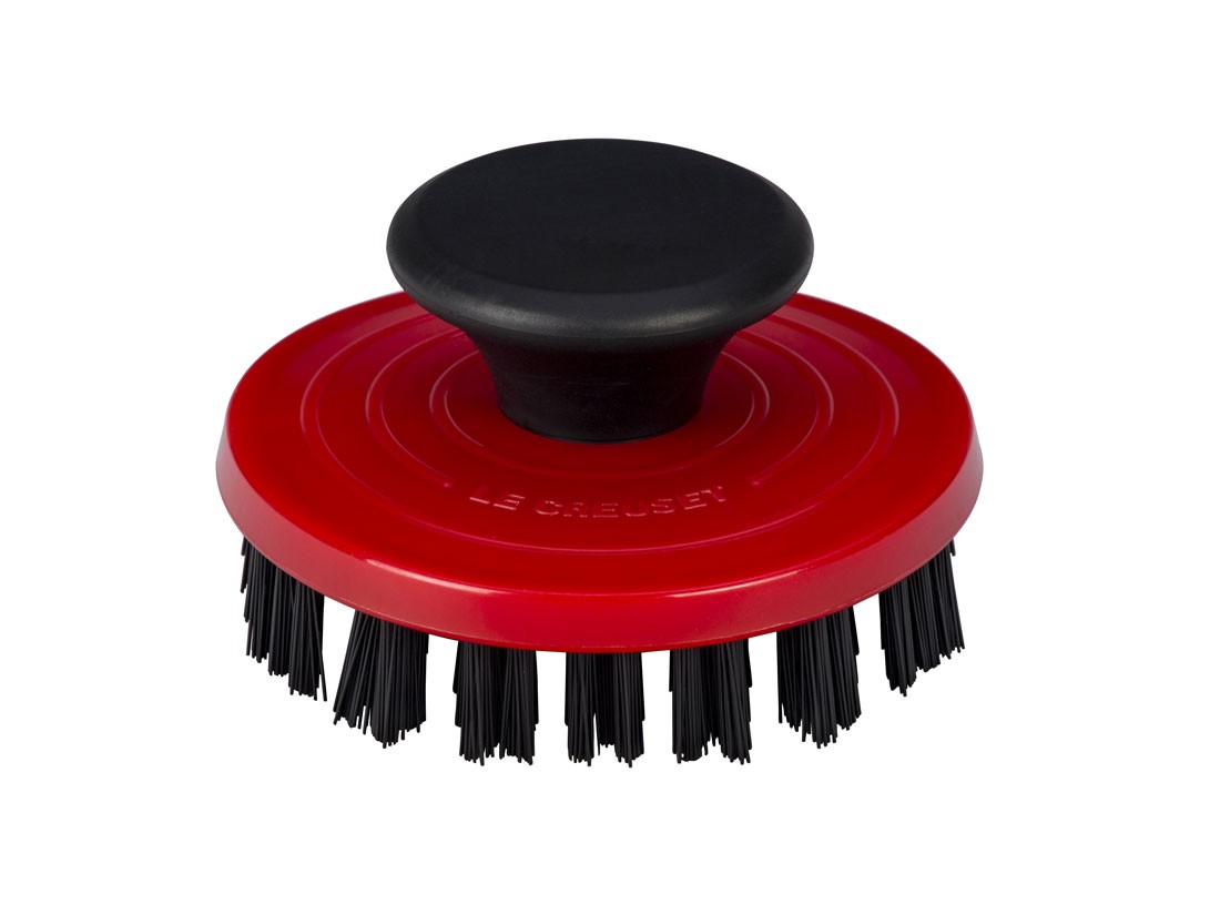 Le Creuset Щітка для очищення чавунної посуду 8 см, червона Cerise | https://grandposuda.com.ua