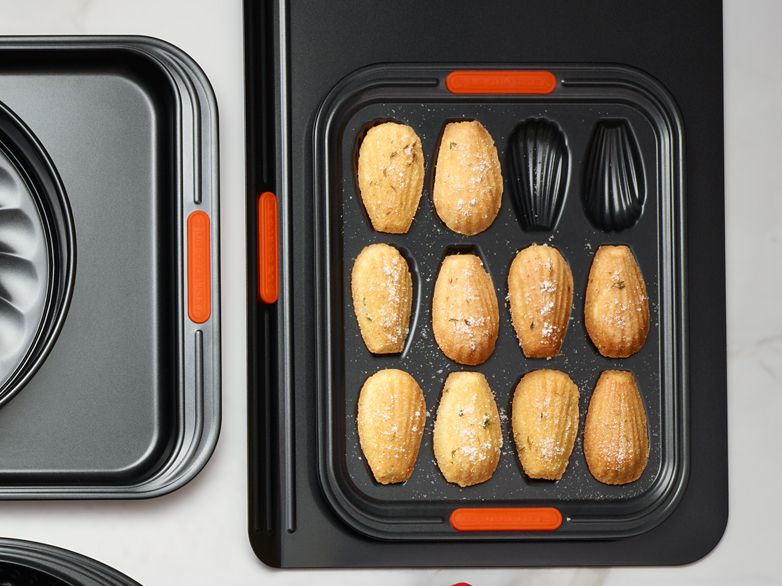 Le Creuset Форма для маффінів, 12 предмета | https://grandposuda.com.ua