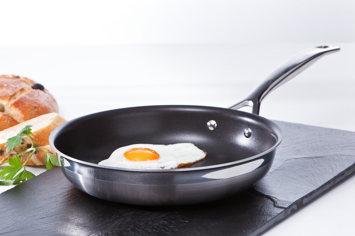 Le Creuset Сковорода с антипригарным покрытием 3Ply 24 см, черный | https://grandposuda.com.ua