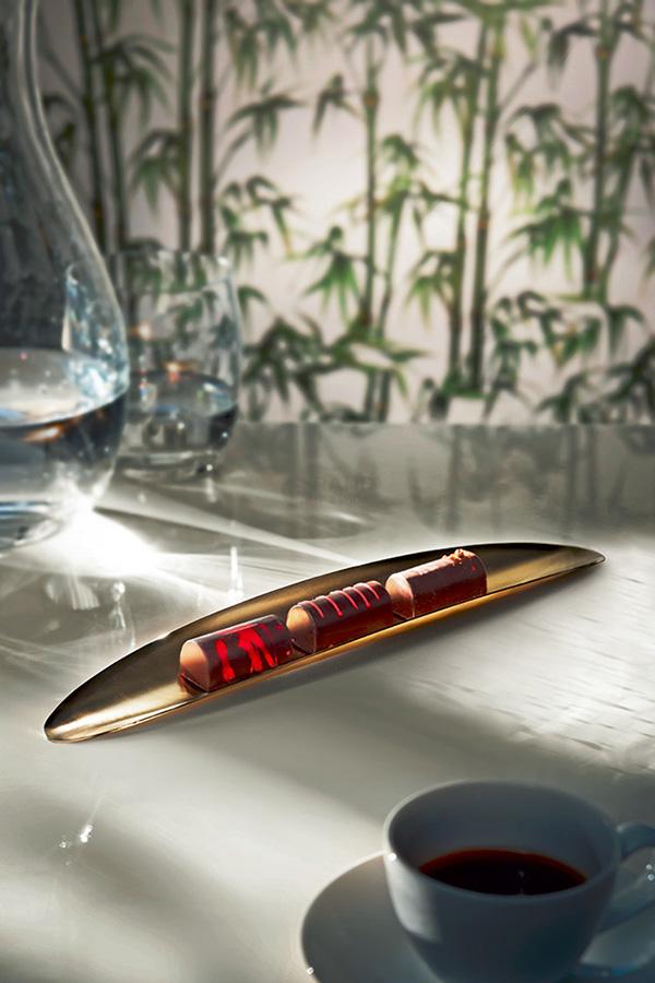 Alessi Блюдо 5,3x1,6x27,5 см металлик Ellipse | https://grandposuda.com.ua