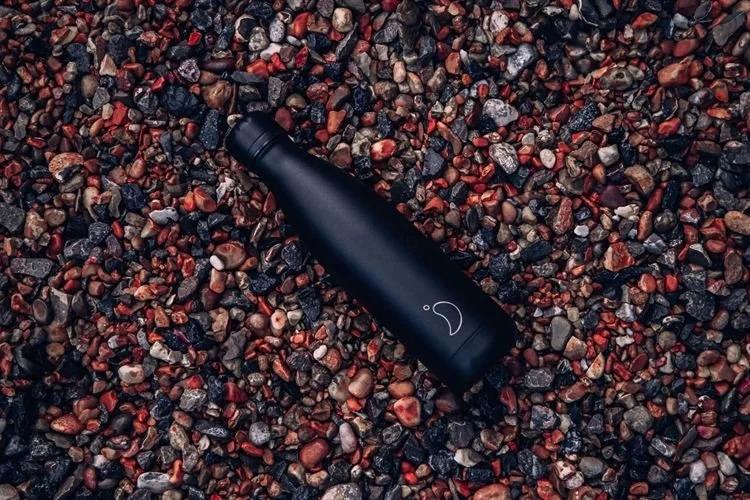 Вакуумная бутылка для воды 0,75 л, черная Monochrome All Black CHILLY'S | https://grandposuda.com.ua