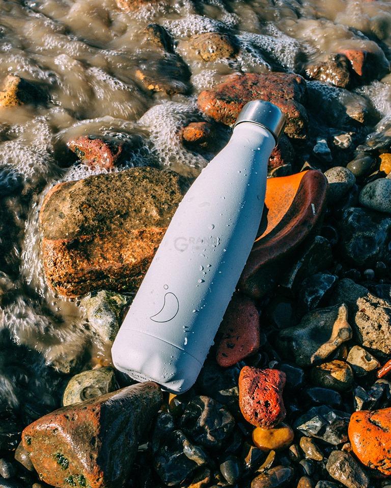 Вакуумная бутылка для воды 0,75 л, белая Monochrome White CHILLY'S | https://grandposuda.com.ua