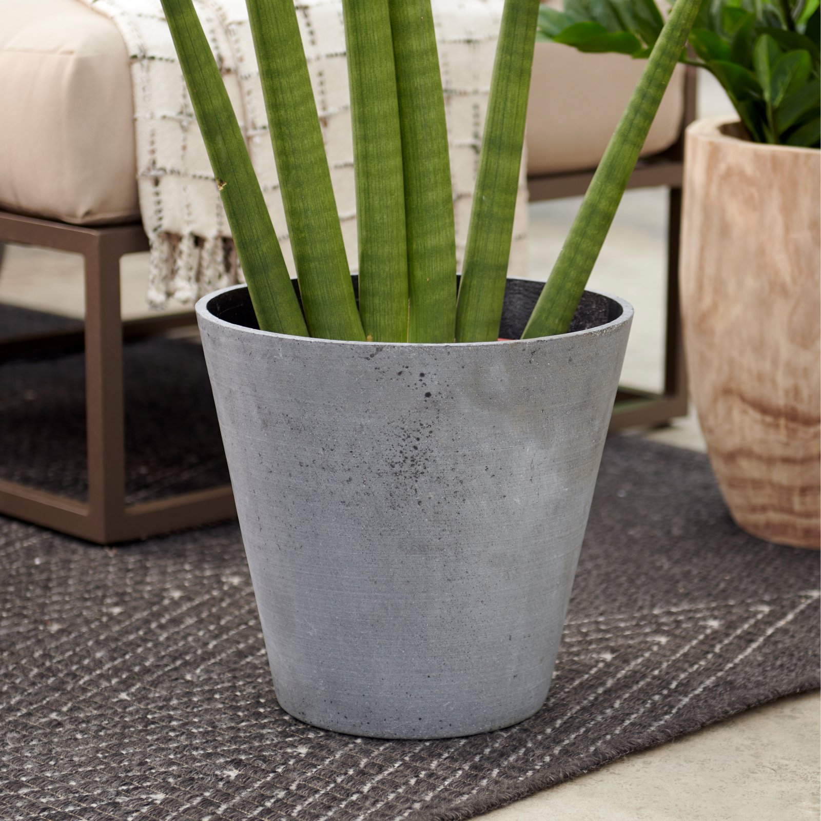 Blomus Горшок для комнатных растений 32 см Dark Grey Coluna | https://grandposuda.com.ua